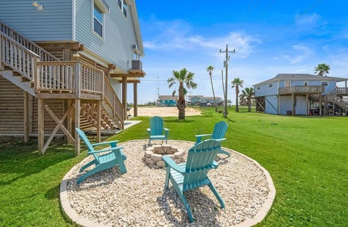 San Luis House | Fishermans Dream With Game Room Walk to the Beach