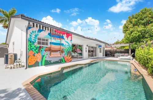 Richmond West House | Flamingo Beach Escape -5 Bedrooms- Htd Pool, Game Room, Baby Items , BBQ