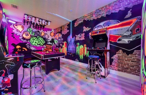 Richmond West House | Flamingo Beach Escape -5 Bedrooms- Htd Pool, Game Room, Baby Items , BBQ