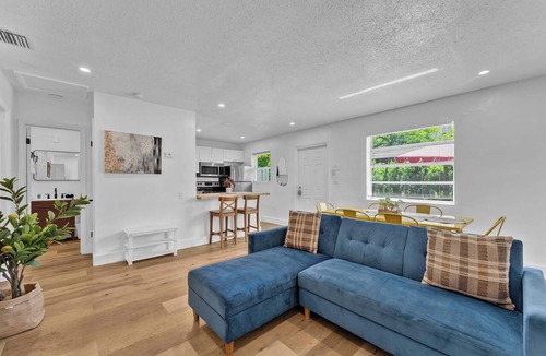 Sailboat Bend Condo | Flamingo Escape: Bright 2BR Near Riverside Beach