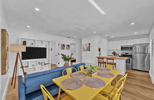 Sailboat Bend Condo | Flamingo Escape: Bright 2BR Near Riverside Beach