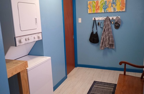 Memphis House | Florida Bungalow 2 Bedroom 1 and 1/2 Bath with Pool