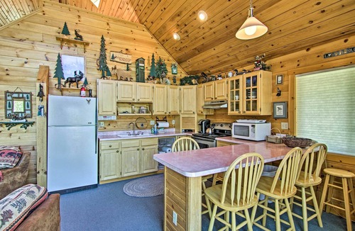 Florissant Cabin | Florissant Hilltop Hideaway w/Porch, Pond View