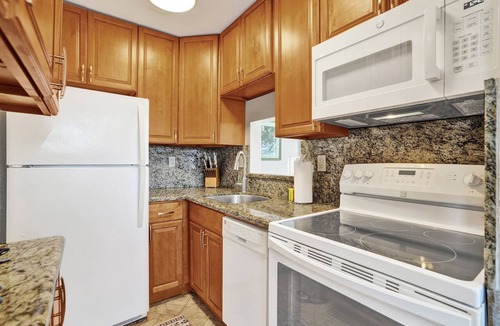 Central Beach Condo | Fort Lauderdale Waterfront Condo | Pool + Marina Views