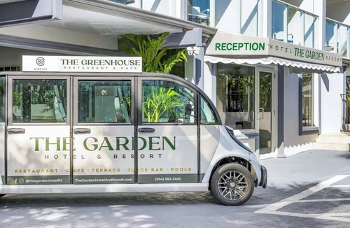 Galt Mile Apartment | Fort Lauderdale King Suite At Botanica