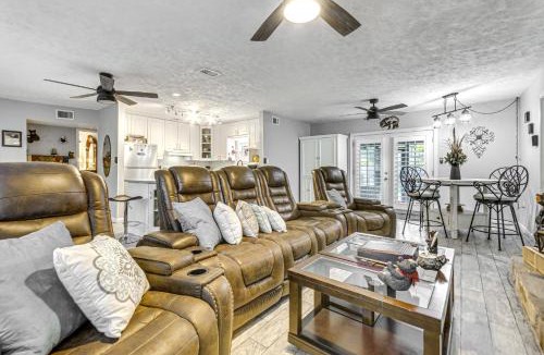 Wright House | Fort Walton Beach Home w/Pool: 5 Mi to Beach!