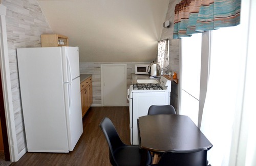 Tavares Apartment | Fox Haven Apt #2 Upstairs 1 Bedroom Apartment