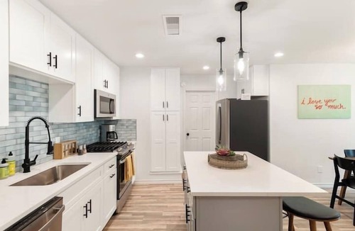 Franklin Park House | Franklin Park, 4BR, King Beds - Dove Springs Oasis