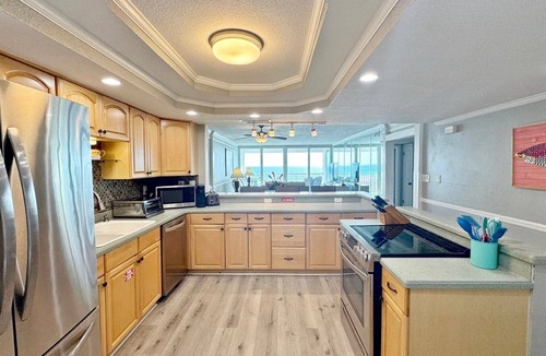 Holiday Isle Condo | FREE Beach Service! 10th Floor Gulf View 2BR, Shoreline 3103, Heated Pool, Gym