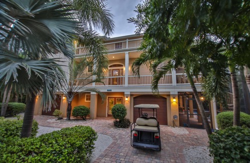 Captiva House | FREE Golf cart and bicycles, 5 star reviews, beautiful home perfect location.