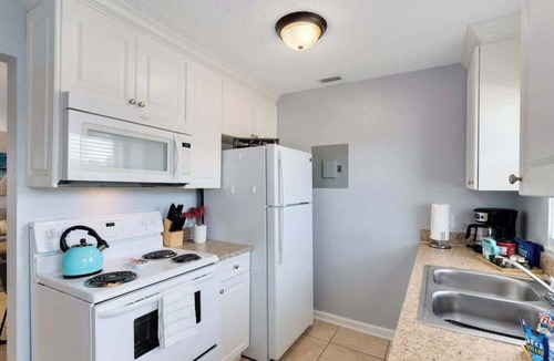 Indian Harbour Beach Apartment | FREE LCO @ 6 p.m. in July - Pool, gym, games!
