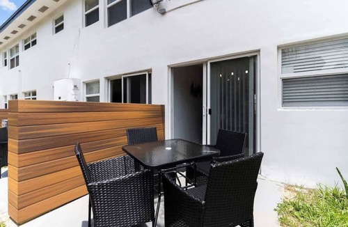 Indian Harbour Beach Apartment | FREE LCO @ 6 p.m. in July - Pool, gym, games!