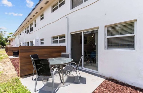 Indian Harbour Beach Apartment | FREE LCO @ 6 p.m. in July - Pool, gym, games!