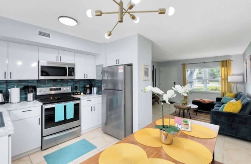 Indian Harbour Beach Apartment | FREE LCO @ 6 p.m. in July - Pool, gym, games!