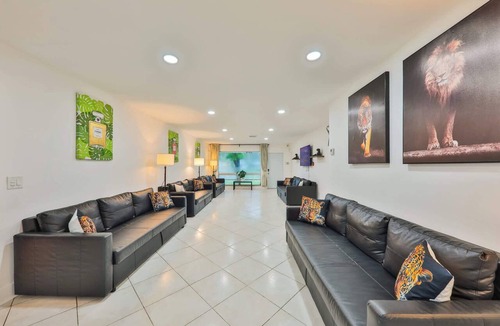 Hollywood Hills House | Friday Family Feels Only