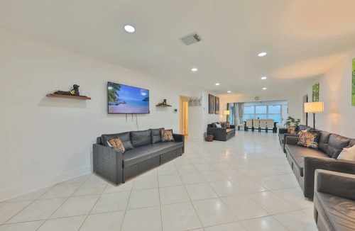 Hollywood Hills House | Friday Family Feels Only