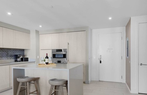 Hollywood South Central Beach Apartment | Front Ocean View: Amazing Pools