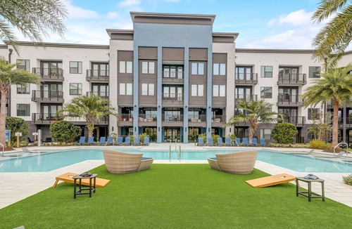 Deerwood Apartment | Frontdesk 1 BR Apt Near St Johns Town Center