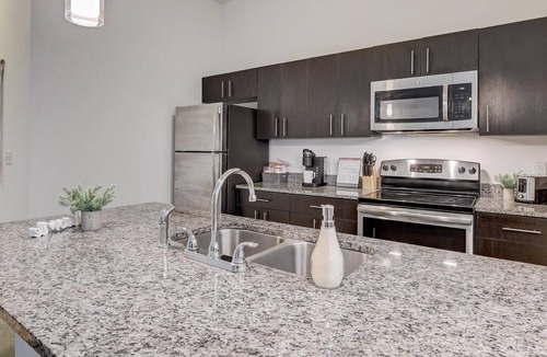 River Market Apartment | Frontdesk | 1 BR Apt near Berkley Riverfront