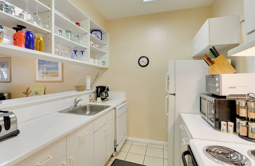 Lauderdale-by-the-Sea Condo | Ft Lauderdale Area Condo - Walk to Beach & Shops!