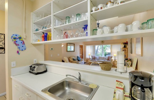 Lauderdale-by-the-Sea Condo | Ft Lauderdale Area Condo - Walk to Beach & Shops!