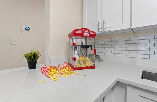 North Andrews Gardens House | FTL Group Oasis: 3-Home Family Compound: Retro Arcade, BBQ & Near Beach