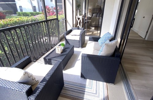 Pelican Bay Condo | Full access to Pelican Bay.Renovated 3br/2bath.Covered lanai.Pool.Shops.Dining.