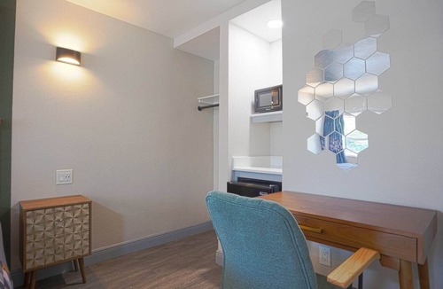 Le Barons Of Titusville Apartment | Full Bed Non Smoking | Titusville