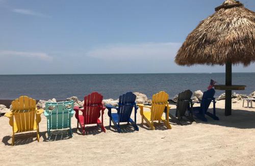 Key Largo Apartment | FULL TIME LIC MGR - MODERN OCEANFRONT CONDO! BEAUTIFUL OCEAN VIEWS! BEACH RESORT! 2 KING BEDs!