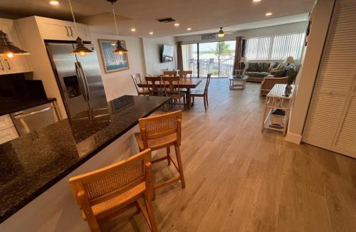 Key Largo Apartment | FULL TIME LIC MGR - MODERN OCEANFRONT CONDO! BEAUTIFUL OCEAN VIEWS! BEACH RESORT! 2 KING BEDs!