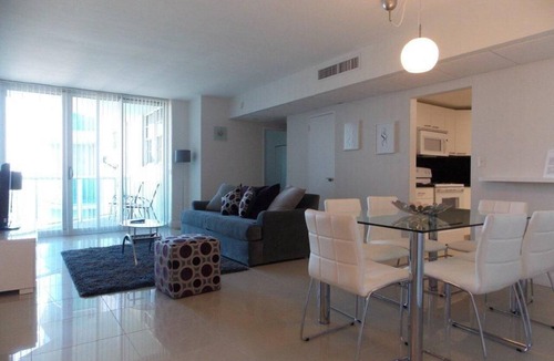 Hollywood South Central Beach Condo | Fully Furnished Condo with Direct Access to Beach
