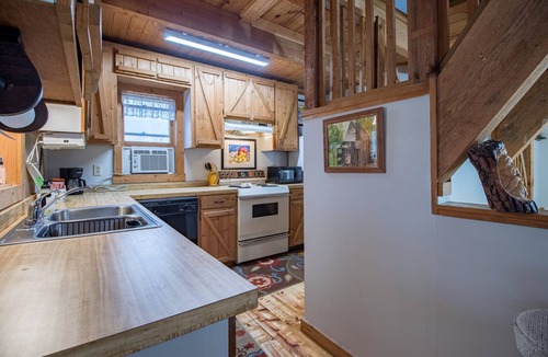 Scaly Mountain Cabin | Fun 3-bedroom cabin directly on rushing stream near Highlands and attractions