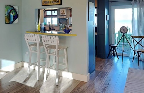 Painters Hill House | Fun Oceanfront Bungalow- Amazing Views, Close to Boardwalk