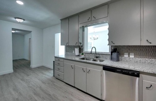 Palmetto House | Fun Pool Getaway Home Near Beaches – Perfect for Groups & Family Trips sleeps 16