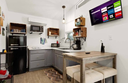 New Braunfels Ski Chalet | Funky Guadalupe Cabin | Deck + Fire Pit | Kayak