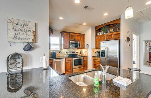 Jamaica Beach Cottage | Galveston Beach Haven w/Pool Access & Deck