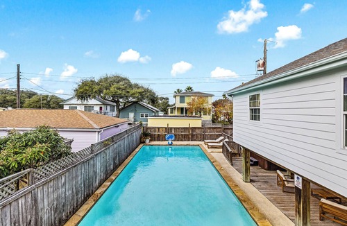 Galveston House | Galveston Vacation Destination w/Huge Pool, Hot Tub, Fire Pit, Pool Table!