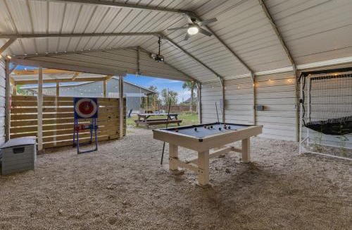 Canyon Lake House | Game Barn, Cowboy Pool, 17ft Movie Screen - sleeps 10