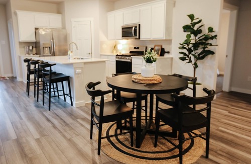 Wellborn House | Game Day Getaway Near Texas A&M!