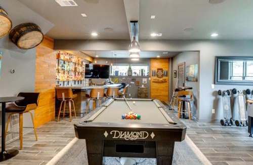 Atlanta House | Game Room + Bar: Luxe Group Getaway in Atlanta