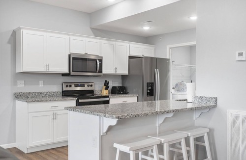 Branson West Condo | Gated Community Condo Onsite Golf Course Private Hot Tub Outdoor Pool Near Sdc w Free Tickets!