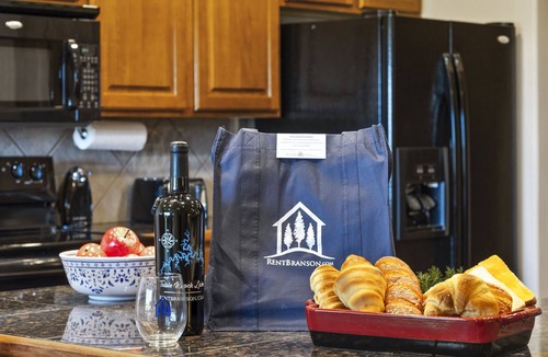Branson West House | Gated Community Onsite Golf Course Hot Tub Air Hockey Foosball Board Games Free SDC Tickets