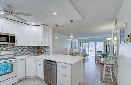 Bel Air Condo | Gated Condo Across the Street From the Beach 🌴