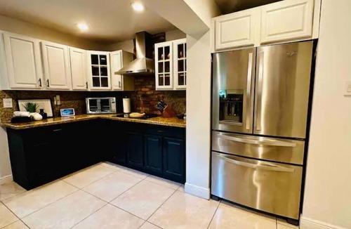 Coral Way House | Gated Home near Brickell - Sleeps 10!