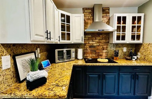 Coral Way House | Gated Home near Brickell - Sleeps 10!