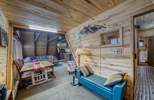 Garfield Cabin | Geno's Groovy Getaway!