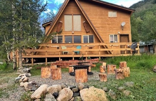 Garfield Cabin | Geno's Groovy Getaway!