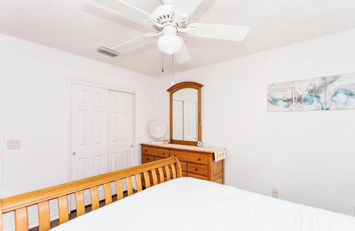 Liberty Park Cottage | Georgetown - Centrally Located 3/2 Designer Home
