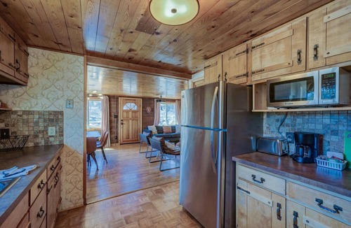 Howard Cabin | Get Away From it All at Whiskey Rapids Dog Friendly!