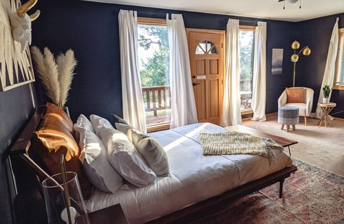 Howard Cabin | Get Away From it All at Whiskey Rapids Dog Friendly!